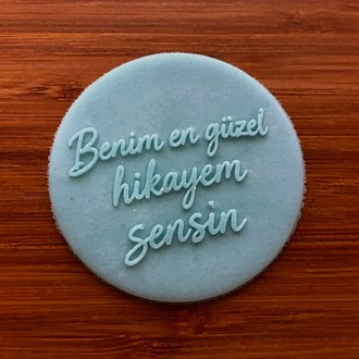 26561 Benim en güzel hikayem sensin yazılı pleksi kabartma plakası
