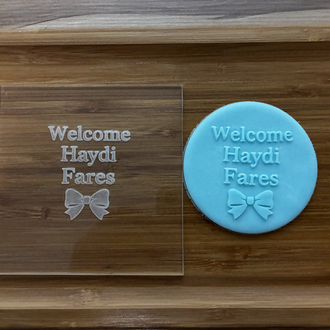 26436 Welcome yazılı kurdeleli Pleksi kabartma plakası