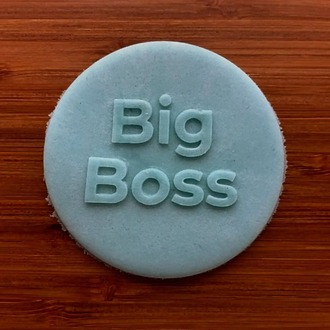 26559 Big Boss yazılı pleksi kabartma plakası