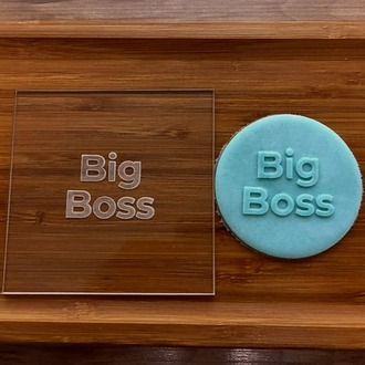 26559 Big Boss yazılı pleksi kabartma plakası