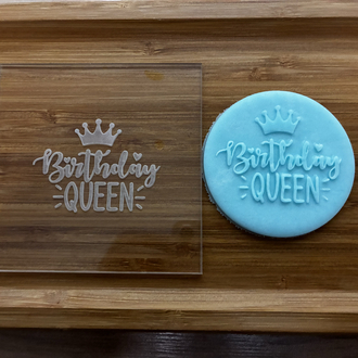 26478 Birthday queen yazılı pleksi kabartma plakası