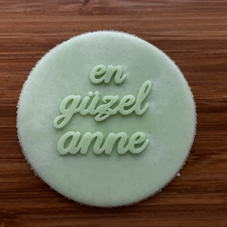 En güzel anne yazılı pleksi kabartma plakası