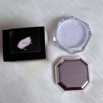 Fenty beauty sabitleyici pudra (Lavender)
