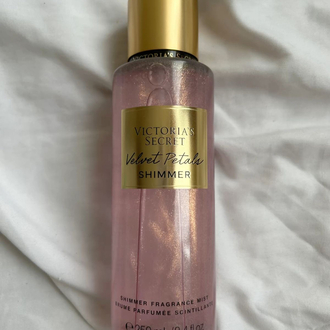 Victoria’s secret velvet petals shimmer vücut spreyi