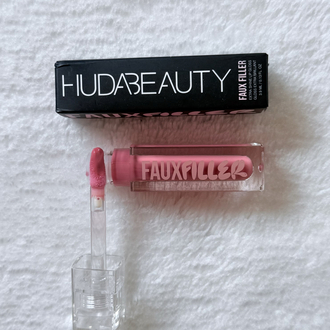 Huda beauty Faux Filler - Yoğun parlatıcı (sugar baby)