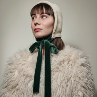 Laura-Romantik El Örgüsü Bonnet (Kadife Bağcıklı)
