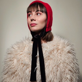 Laura-Romantik El Örgüsü Bonnet (Kadife Bağcıklı)