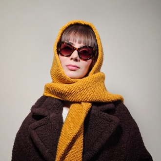 Margot – Yumuşak Yün İpten El Örgüsü Oversized Hoodie Scarf