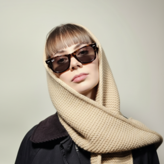 Margot – Yumuşak Yün İpten El Örgüsü Oversized Hoodie Scarf