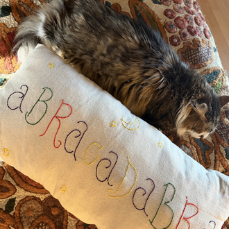 Abracadabra yastık