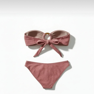 Toka aksesuarlı pembe dokulu straplez bikini takımı