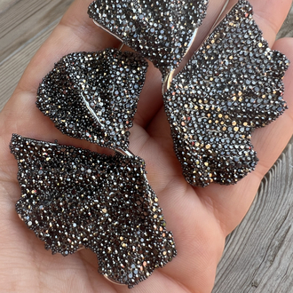 Sparkly black floral küpe