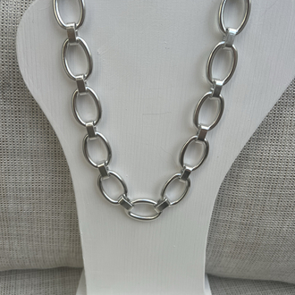 The chain gümüş rengi kolye