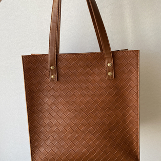 KOLLU BOTTEGA DESENLİ İÇİ YAVRULU TABA ÇANTAMIZ