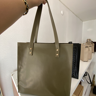 KOLLU İÇİ YAVRULU HAKİ ÇERÇEVE BOTTEGA DESENLİ ÇANTAMIZ 