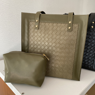 KOLLU İÇİ YAVRULU HAKİ ÇERÇEVE BOTTEGA DESENLİ ÇANTAMIZ 