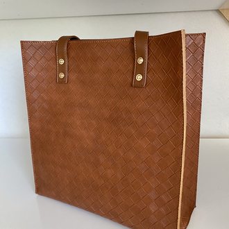 KOLLU BOTTEGA DESENLİ İÇİ YAVRULU TABA ÇANTAMIZ