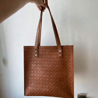 KOLLU BOTTEGA DESENLİ İÇİ YAVRULU TABA ÇANTAMIZ