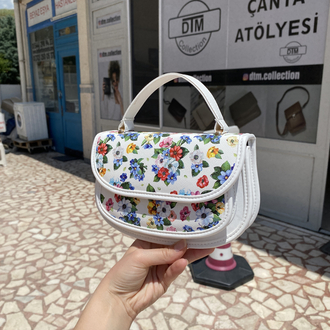PAROL MİNİ ÇİÇEKLİ BEYAZ ÇANTAMIZ