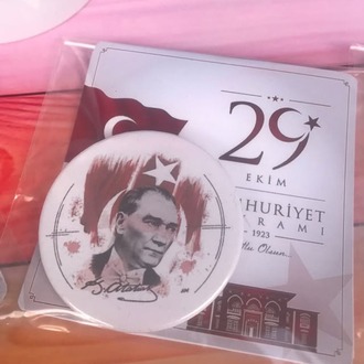 29 Ekim'e özel rozet kartlı paketli