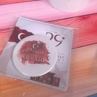 29 Ekim'e özel rozet kartlı paketli