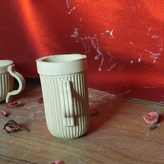 Çizgili Türk kahve fincanı