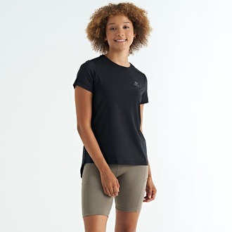 Siyah Sırt Yırtmaç Detaylı O Yaka Kısa Kollu Standart Kalıp Kadın T-Shirt