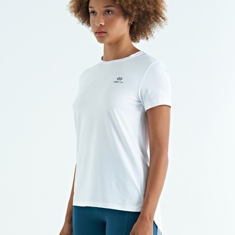 Beyaz Sırt Yırtmaç Detaylı O Yaka Kısa Kollu Standart Kalıp Kadın T-Shirt