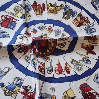 HERMÉS Silk Scarf 