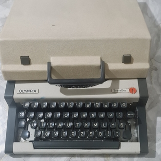Nostaljik Olympia Traveller Alman malı daktilo