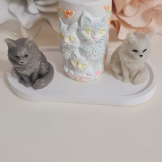 2 adet mum kedi,1 adet alçı tabak, 1 adet alçı kedi ailesi figür 