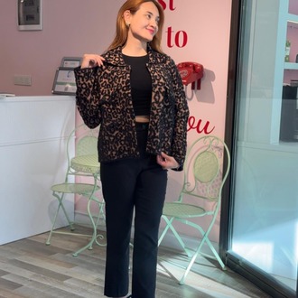 LAL TRİKO YAKA DETAYLI DÜĞMELİ LEOPAR DESEN HIRKA CEKET