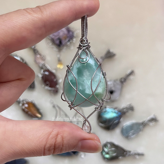 Hemimorphite Taşı Özel Tasarım Çelik Kolye (Ahşap Kutulu)
