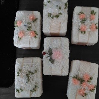 A10492892025 Özel Tasarım İşlemeli El Yapım Süs Sabun Büyük 9x5x3cm Rastgele 1 Adet