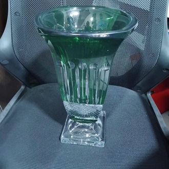 183115042026 Yeşil kristal vazo h.33 cm Çap 20 cm
