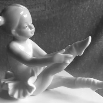 KR819 Porselen Balerin Love Rus 13x10cm I'm Sorry Bale Heykel Ev Dekorasyon 1 Adet