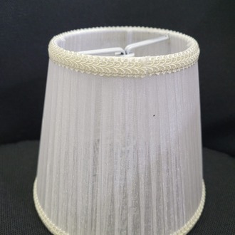 C82240403 Beyaz Aplik Lamba Şapkası 12,5cm yükseklik 14cm Çap Krem İşlemeli 1 Adet