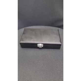 A8TKL4GB Siyah Ahşap Saklama Kutusu 18x10x4 cm Metal Kilitli Kumaş İç Yüzeyli Dekoratif Kutu