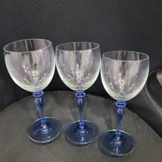 KD-MAV18-3L Mavi Ayaklı Kristal Şarap Kadehi 3’lü Set – 18 cm El Üfleme Cam, Sofistike Masa