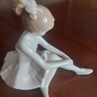 195812052025 Yükseklik 10cm Genişlik 12cm Gürcistan Porselen Balerin 1 Adet
