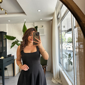 Siyah Kare Yaka Kuşaklı Elbise