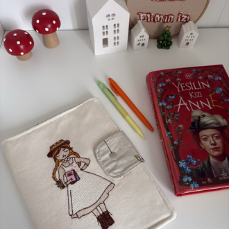 “Anne With An E” Kitap Kılıfı