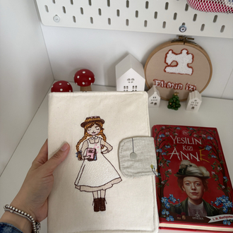 “Anne With An E” Kitap Kılıfı