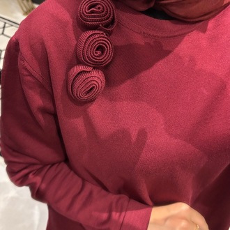Gül Detaylı Etekli Triko Takım