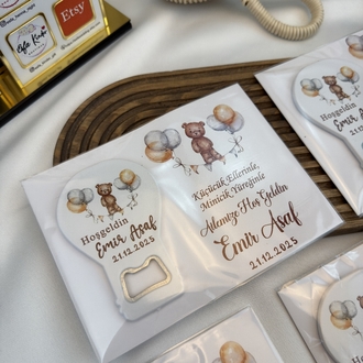 20 x Personalisierte Baby-Gastgeschenke mit Flaschenöffner und Karte | EW-292978