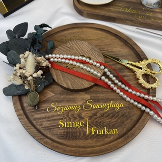 Handgefertigtes, personalisierbares Holz-Tablett-Set für Verlobung und Hochzeit | EW-292977