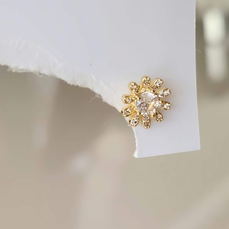 Çiçek Model Kıkırdak Piercing Tragus Helix Altın Gold Renk Küpe - 1573