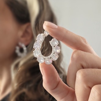 Çiçek Model Zirkon Taşlı Abiye Gümüş Renk Küpe - 1737