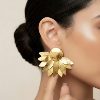 Kat Kat Yaprak Çiçek Güneş Model Gold Renk Küpe 5*4cm - 1807