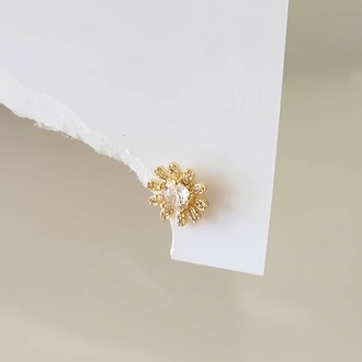 Çiçek Model Kıkırdak Piercing Tragus Helix Altın Gold Renk Küpe - 1573